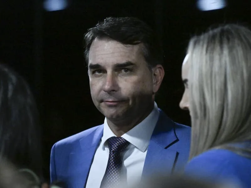 Projeto de lei de Flávio aumenta penas em casos de reincidência
