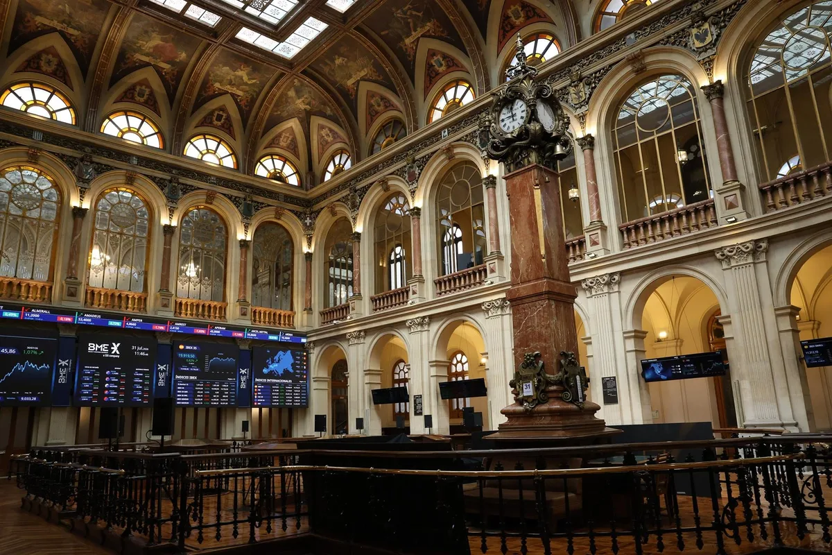 El Ibex 35 roza los 20.100 puntos tras subir un 0,7%, con el crudo en 92 dólares el barril