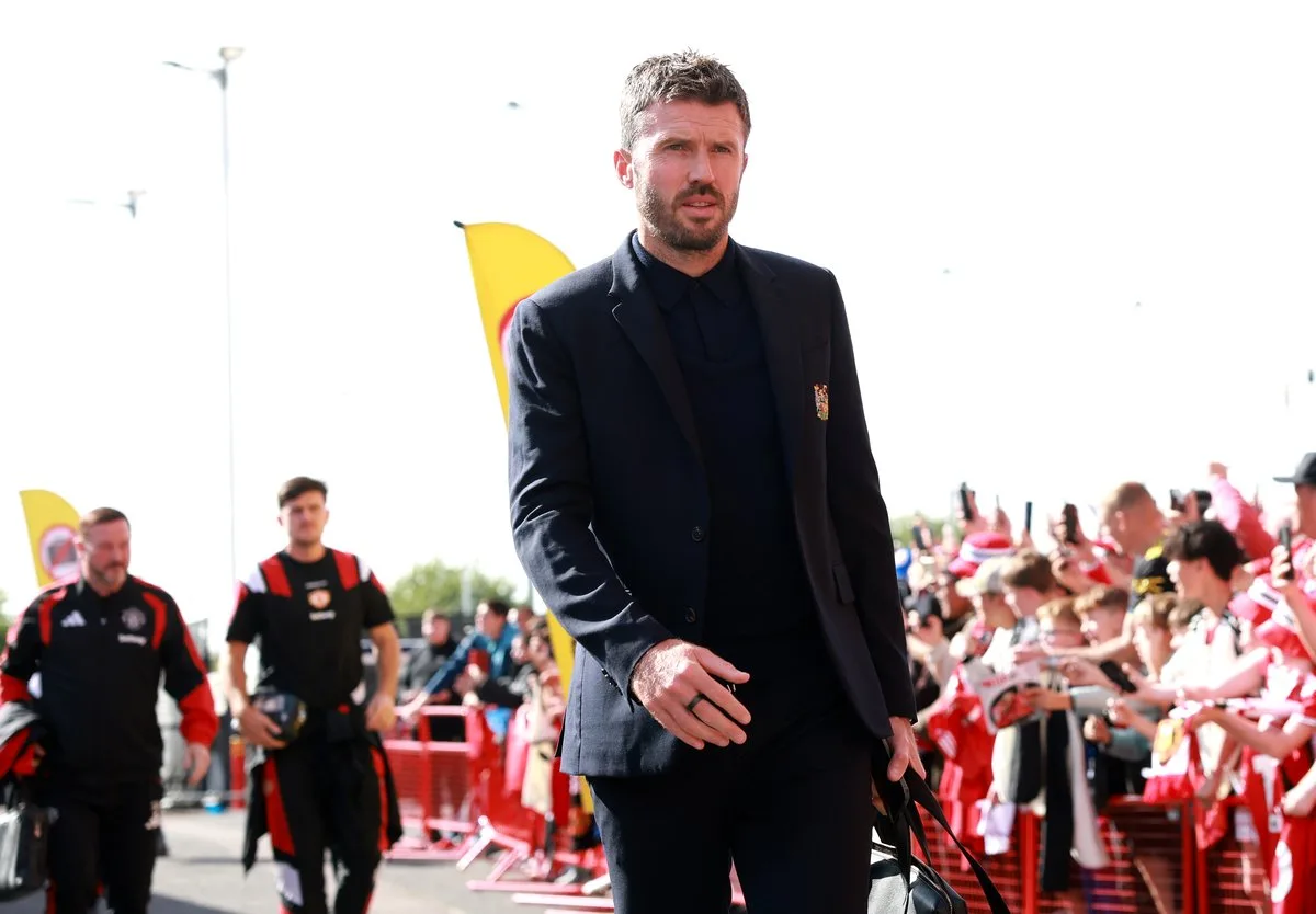 Man Utd: Michael Carrick explains left-back decision as Luke Shaw misses out on squad for Manchester derby