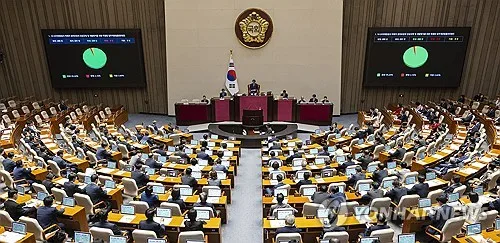 '이태원 특조위 활동 연장·국정원 직무 확대' 법안 국회 통과
