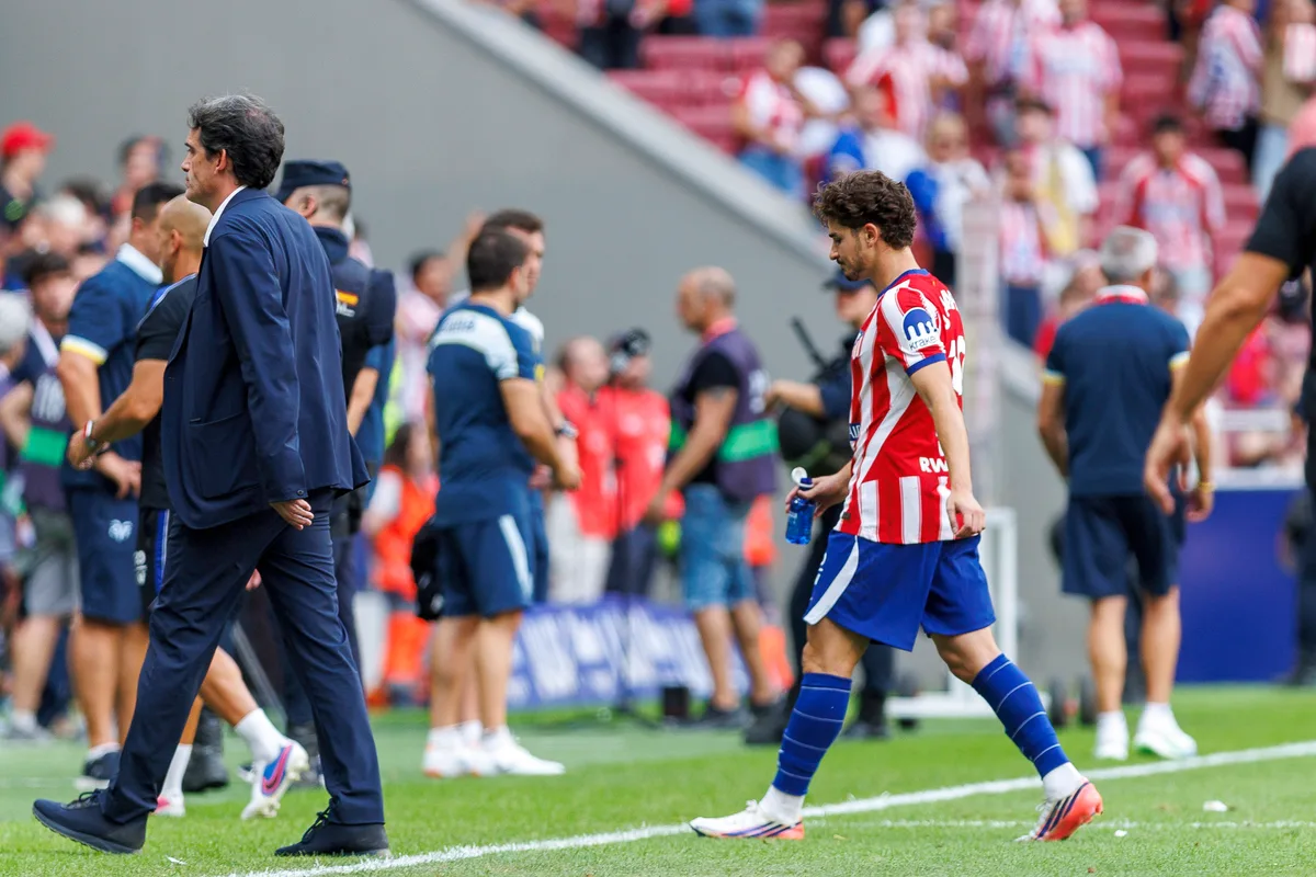 El Atlético sobrevive a un intrépido Villarreal y el Metropolitano recrudece la bronca con Julián Álvarez