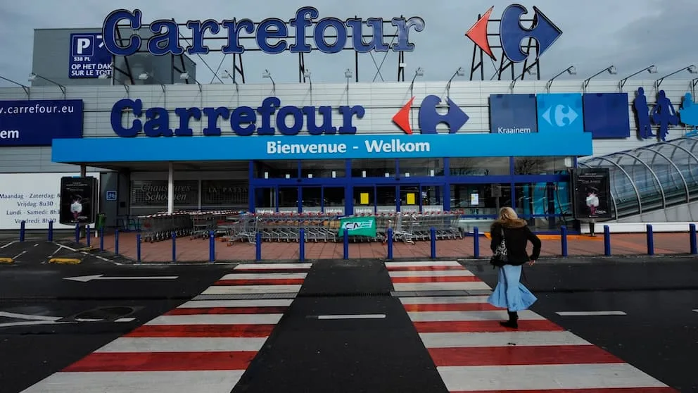 Les voitures électriques bannies des parkings surélevés de Carrefour en Belgique en raison de leur surpoids présumé (pourtant elles sont parfois plus légères que des SUV thermiques)