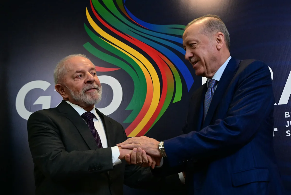 Brasil y Turquía reforzaron su cooperación en defensa y acordaron una hoja de ruta para ampliar inversiones y alianzas estratégicas