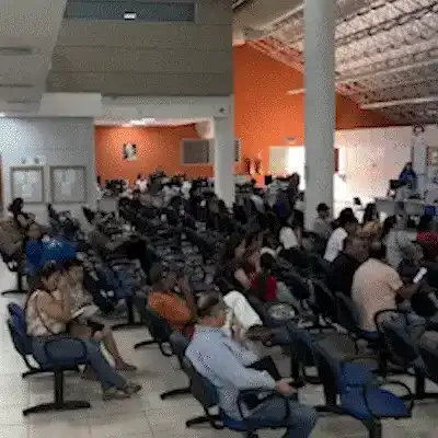 Após filas de quase 500 pessoas, Central do Cidadão tem manhã tranquila