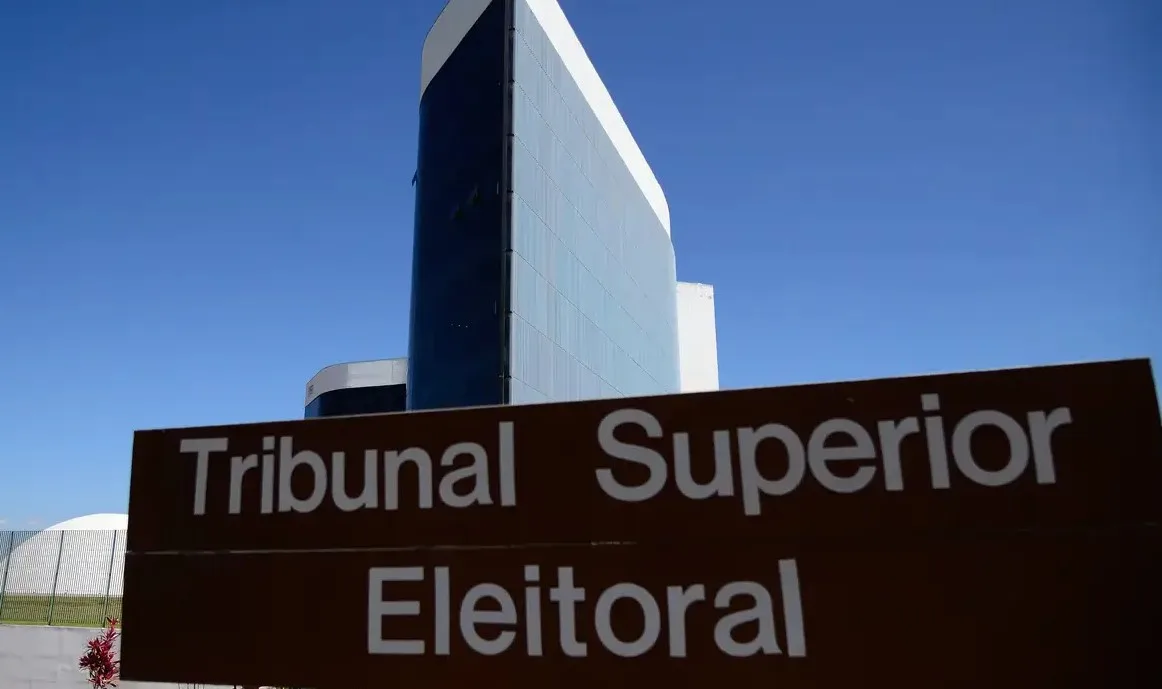 TSE suspende repasse de R$ 2,3 bilhões a partidos