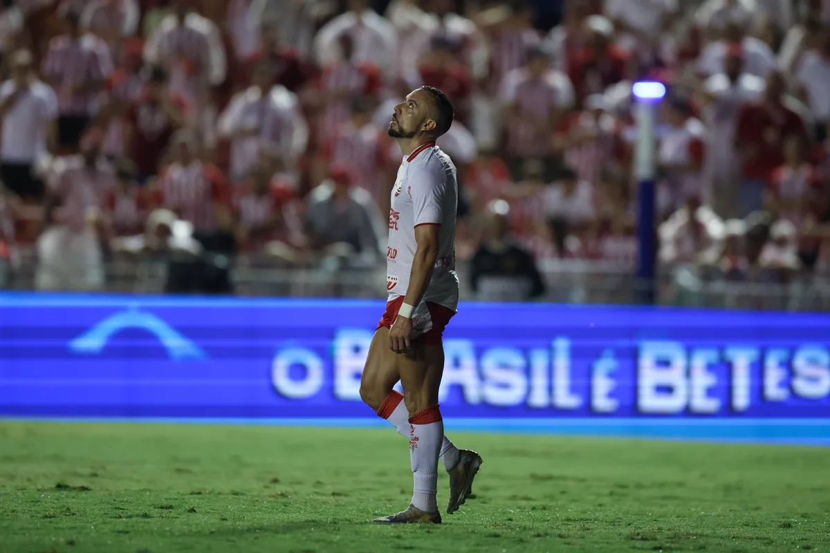 Náutico confirma nova lesão do atacante Paulo Sérgio