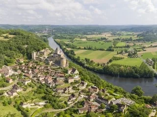 Joyau de la Dordogne, ce village médiéval construit en terrasses est l’un des plus beaux de France