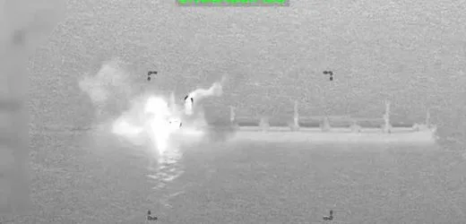 US-Kampfflugzeug feuert auf Frachtschiff im Golf von Oman