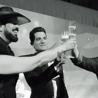 Luan Santana celebra 19 anos de carreira com festa em São Paulo