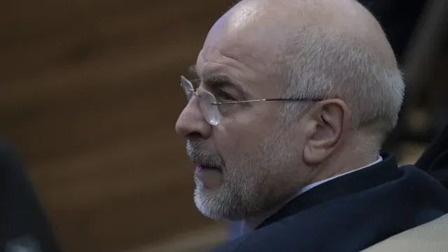Estreito vai continuar fechado até EUA cumprirem compromissos, diz Teerão