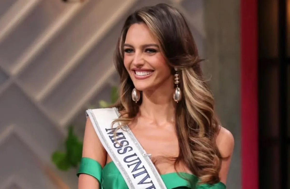 Clara Vegas viste creación del valenciano Wilfredo Camacho en su gira de medios por EEUU