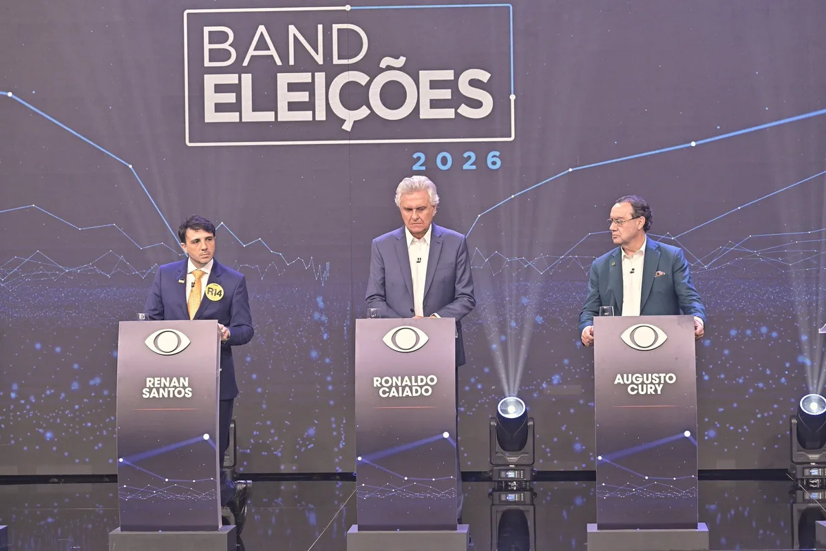 Fraldas, ofensas e ausências: o resumo do primeiro debate entre candidatos a presidente