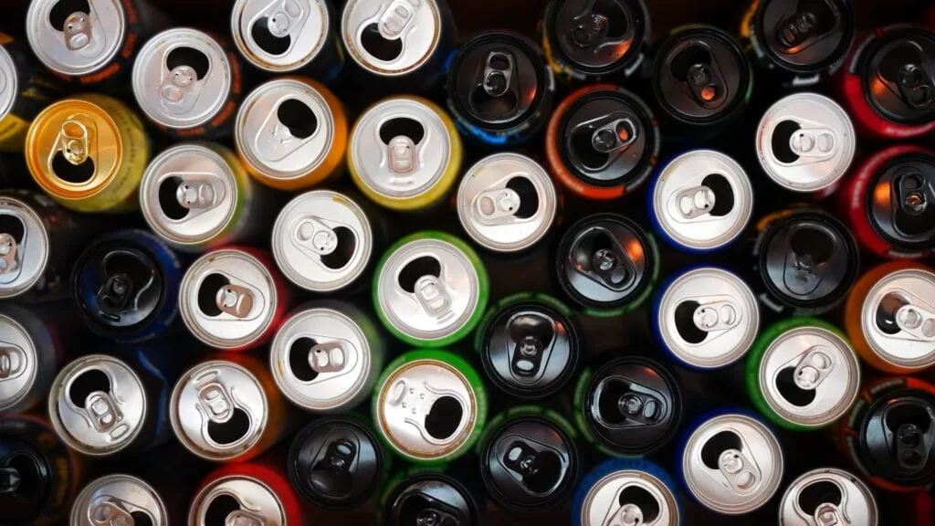 ¿Se acabó el ‘hype’? Importaciones de energizantes y cerveza sin alcohol caen en Perú tras el salto de 2025