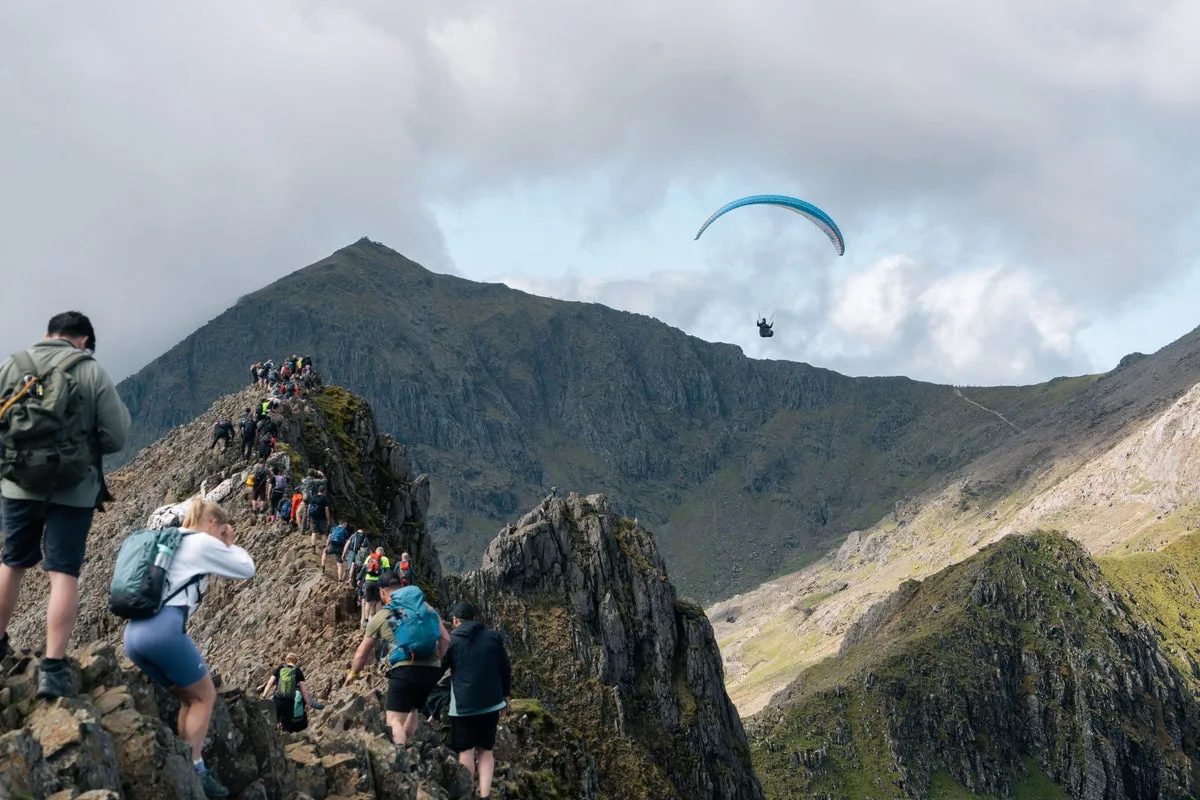 Queueing dispute rumbles on top of Snowdon as officials have ‘no plans to intervene’