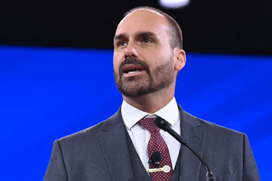 Com residência nos EUA, Eduardo Bolsonaro pode acabar preso após mandado de Moraes?
