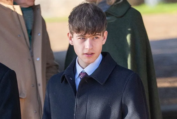 Sobrinho do rei Charles III surpreende ao trocar eventos da realeza por trabalho ‘comum’