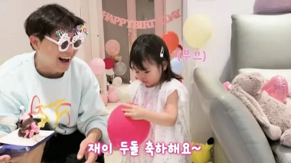 박수홍♥김다예, ‘두 돌’ 딸에 화려한 생일 파티..쿠키도 직접 만들었네(행복해다홍)