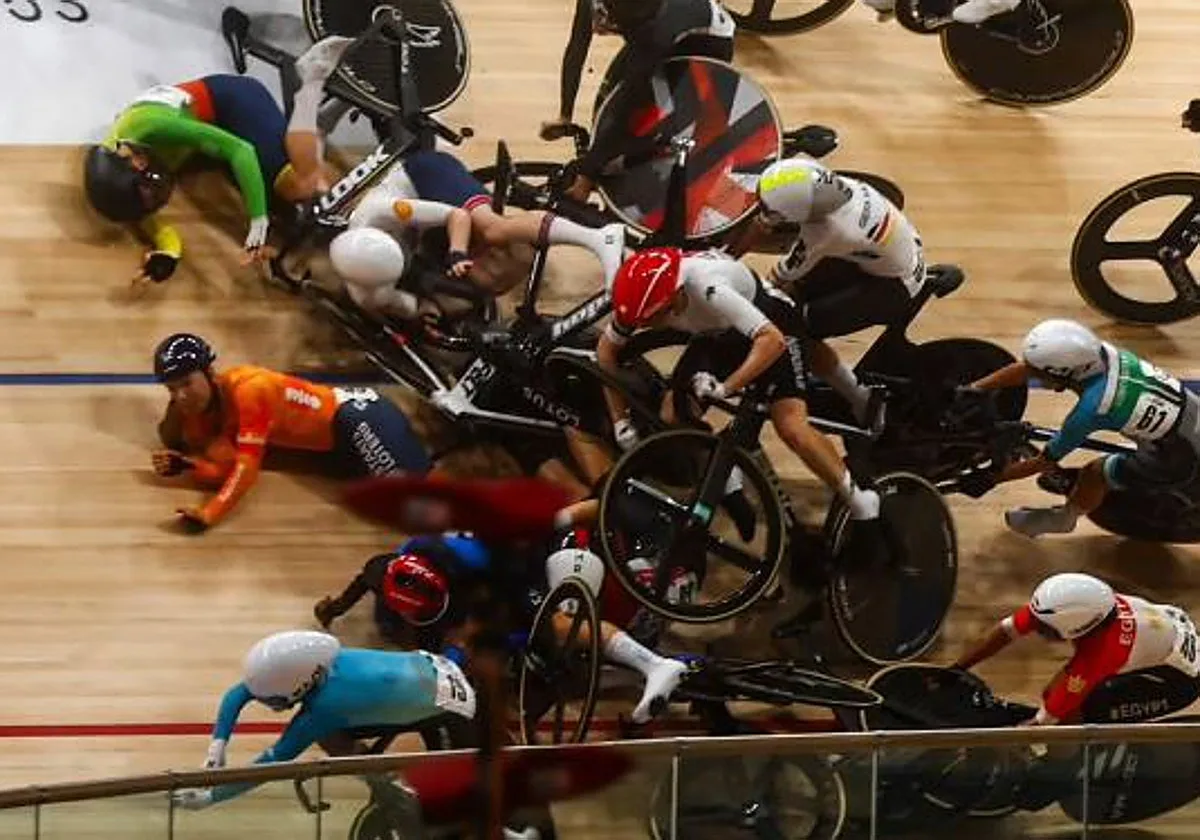 Pavorosa caída en el Mundial de ciclismo en pista
