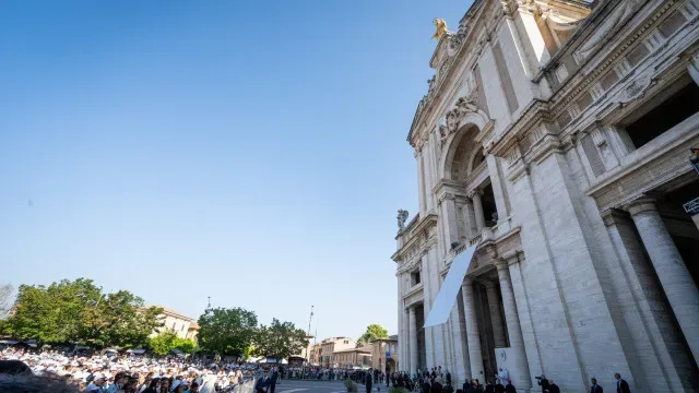 Cerca de 200 padres marcham até ao Vaticano contra "genocídio" em Gaza