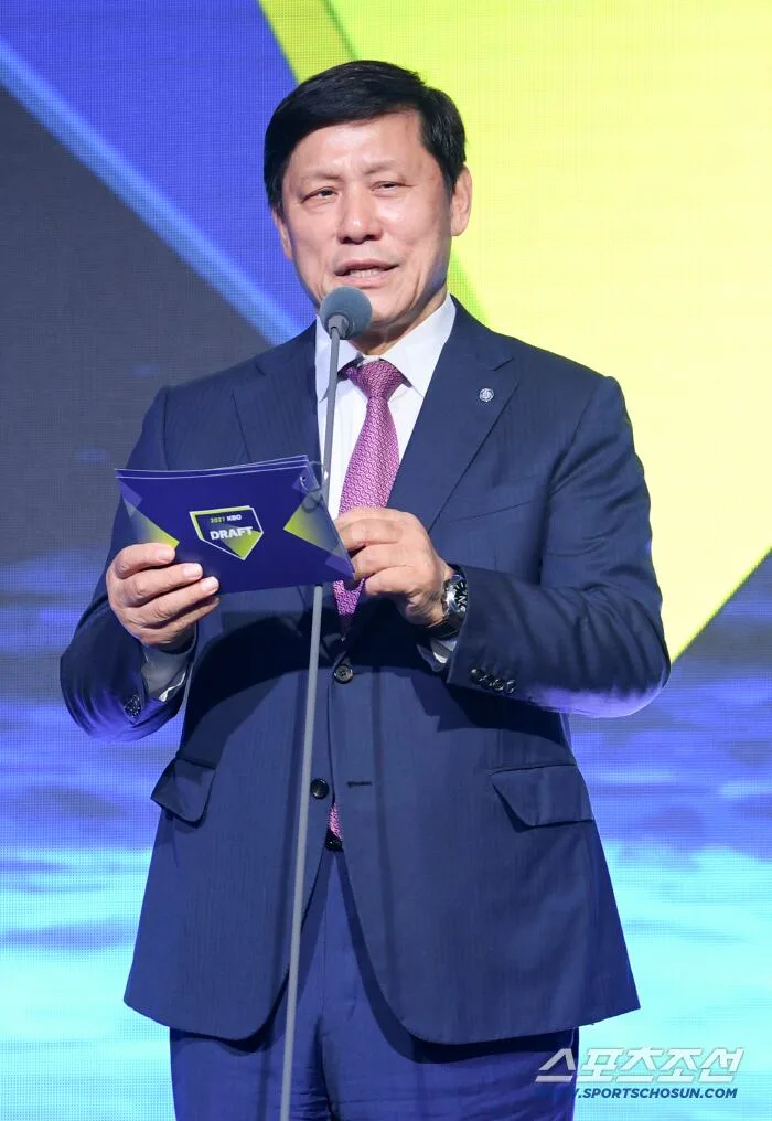 [포토] 허구연 총재, 2027 KBO 신인 드래프트