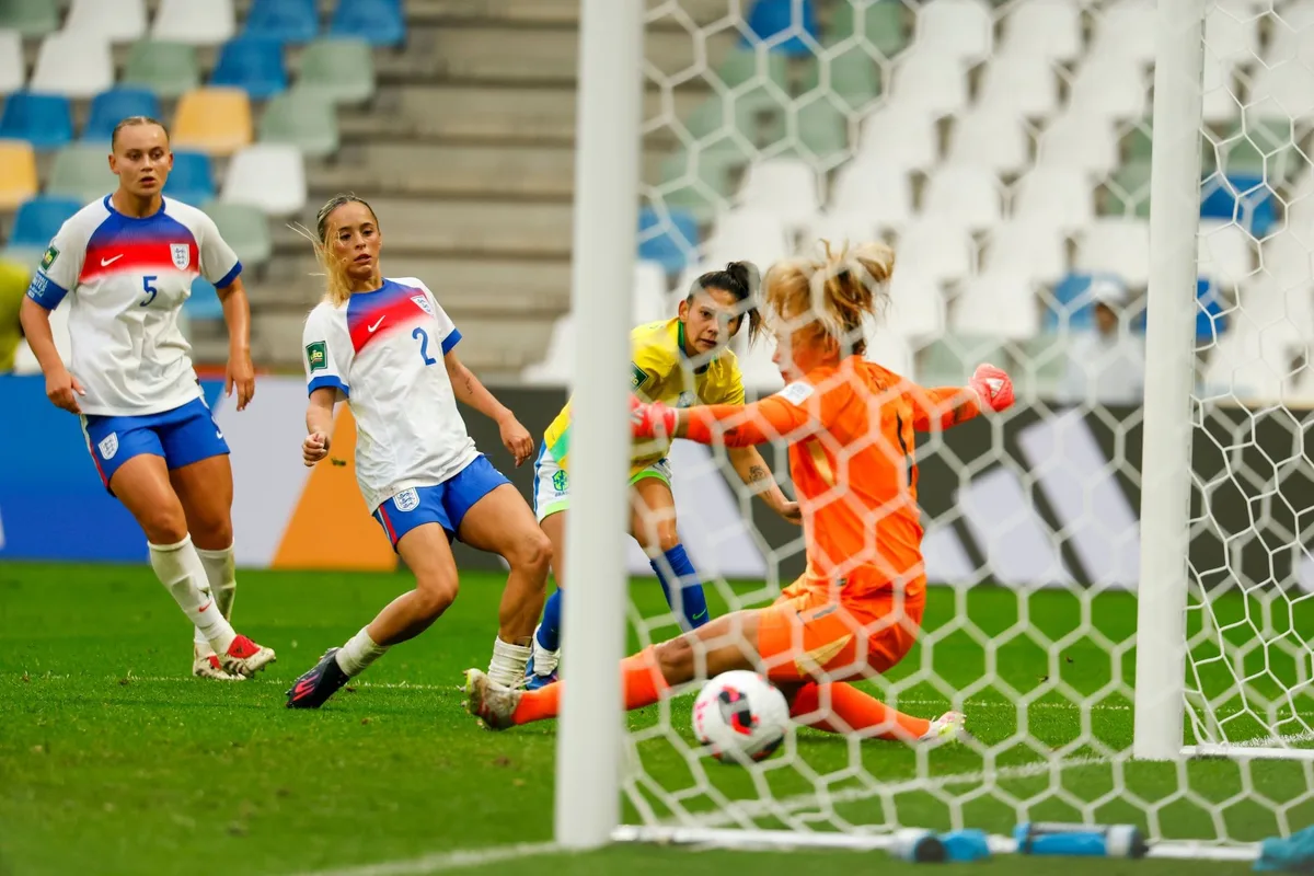 Atacante Gisele celebra primeiro gol na Copa do Mundo Sub-20 e projeta duelo contra EUA