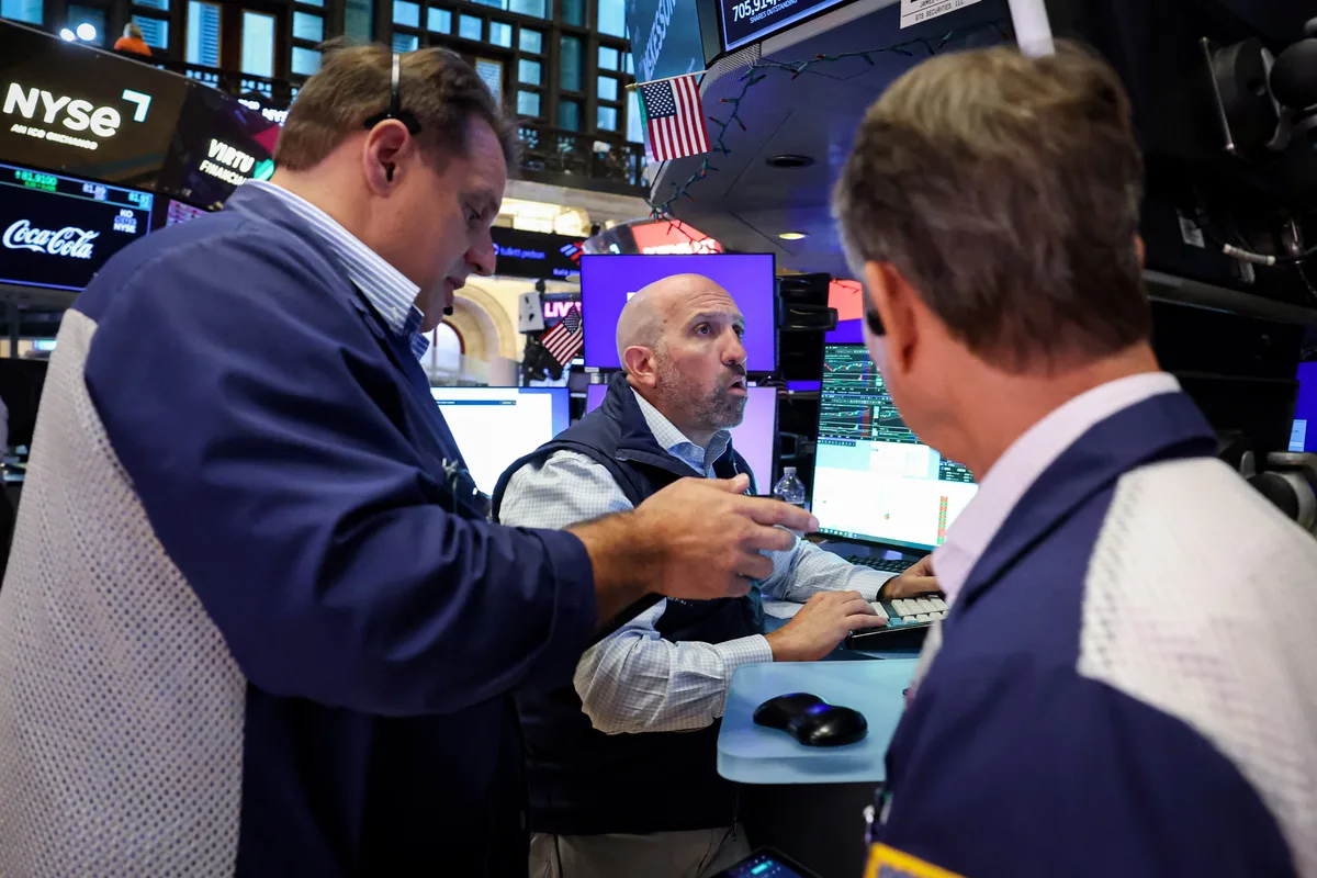 Por qué la escalada de 9% en el precio del petróleo benefició a las acciones argentinas del sector