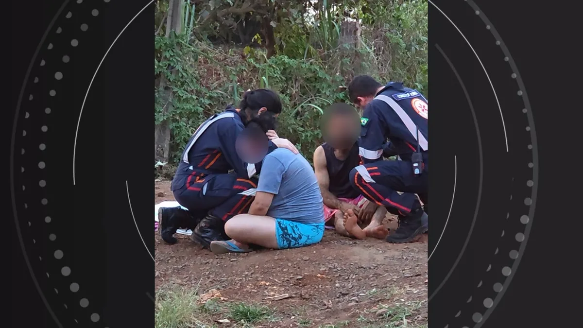 Socorristas são filmados acalmando pais que perderam filha de 7 anos em acidente de carro no Paraná