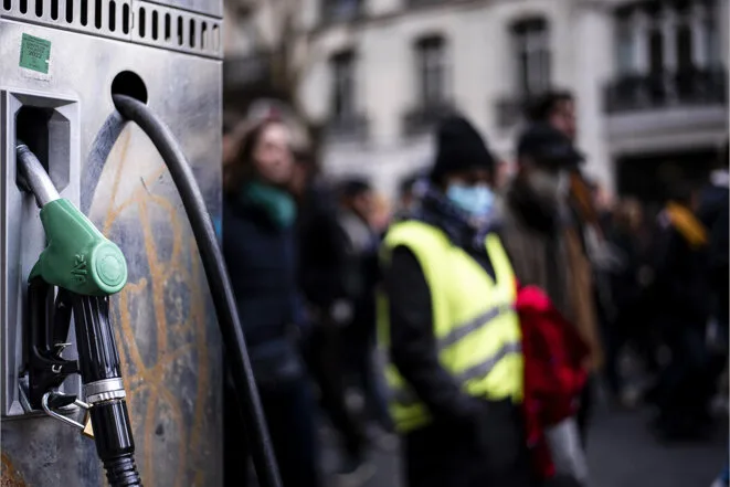 Retour des Gilets jaunes: des appels dispersés dans un contexte inflammable