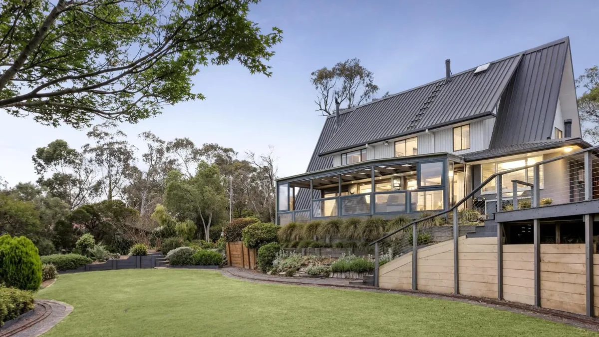 Wonga Park home with 160-metre miniature railway sells for $1.375 million