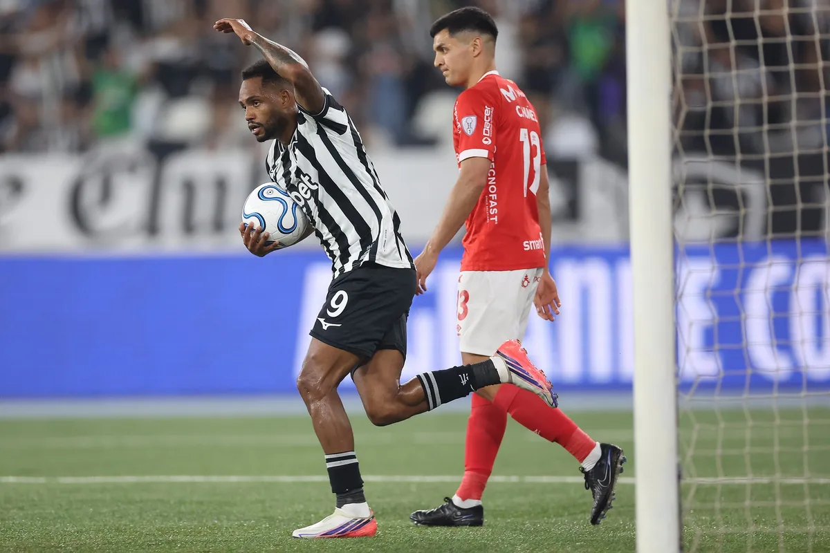 Danilo Pereira nega cansaço e se surpreende com substituição no Botafogo: "Me pegou de surpresa"
