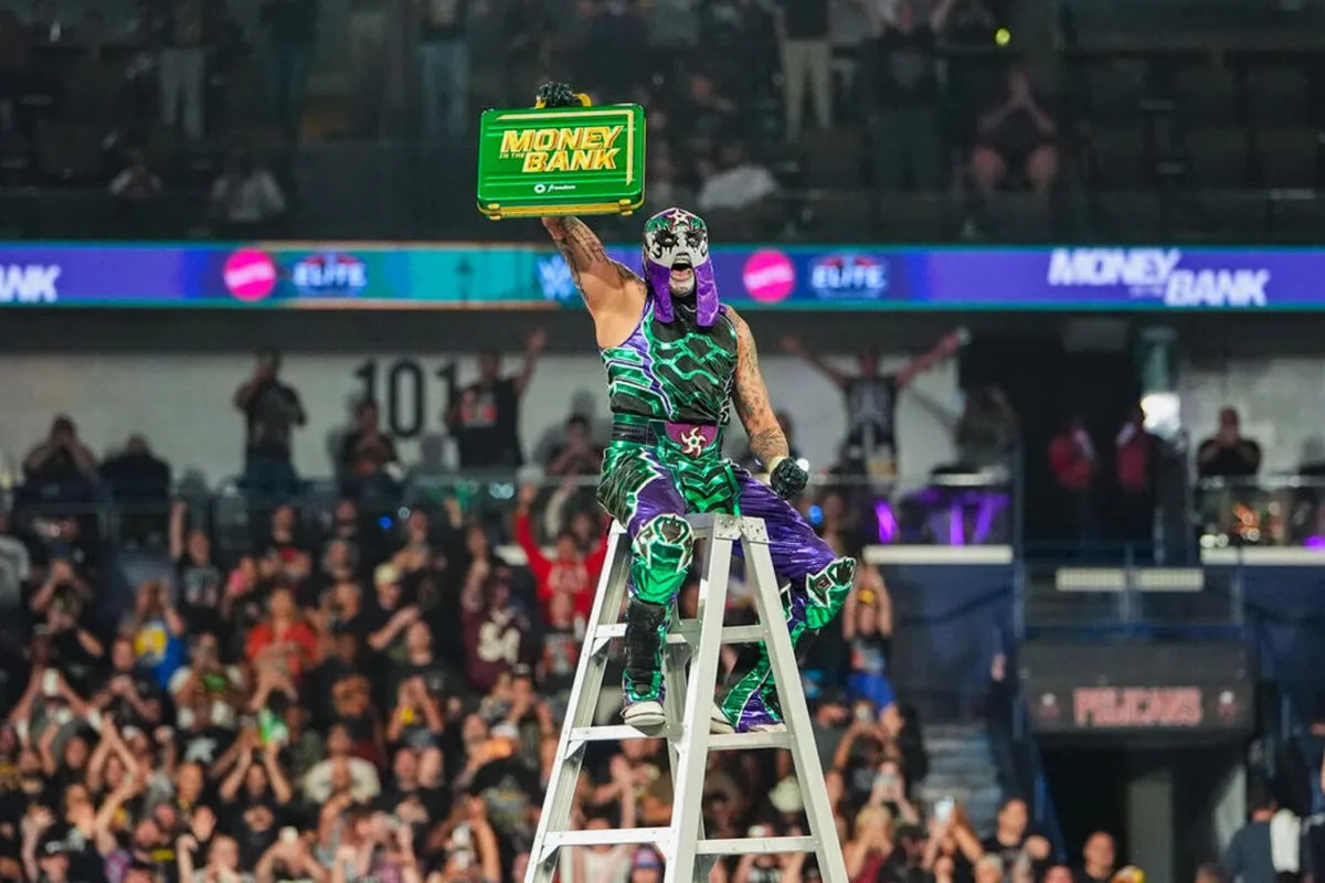 WWE Money In The Bank: полёт с лестницы на крышу скорой помощи, результаты шоу