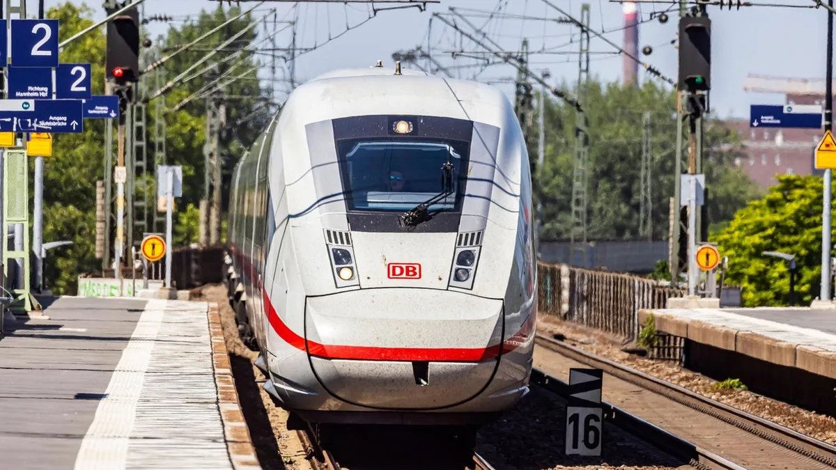 Deutsche Bahn: ICE muss in Tunnel nothalten, weil sich eine Waggontür öffnet