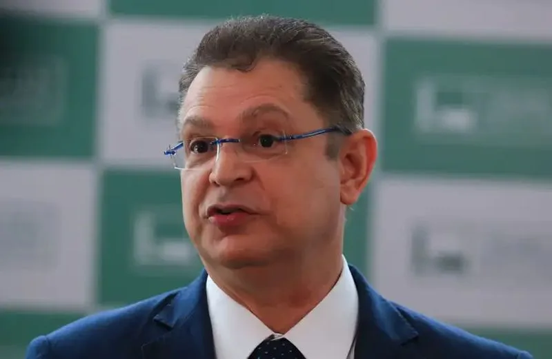 Líder do PL admite que Flávio Bolsonaro tentará reverter fim da 6×1 com PEC das Horas Trabalhadas