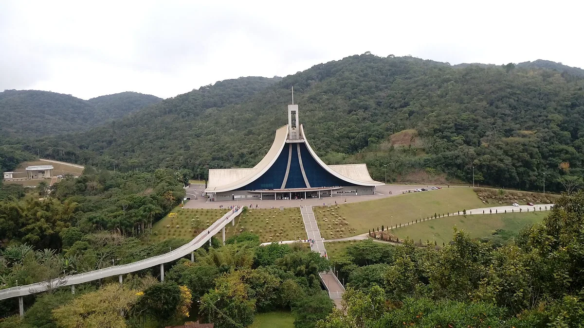 Só perde para Aparecida em número de romeiros no Brasil: a cidade catarinense da primeira santa brasileira que reúne dois santuários e 30 capelas