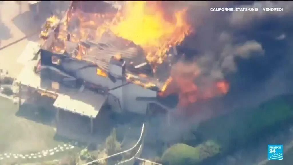 Etats-Unis : des maisons détruites par des incendies près de Los Angeles