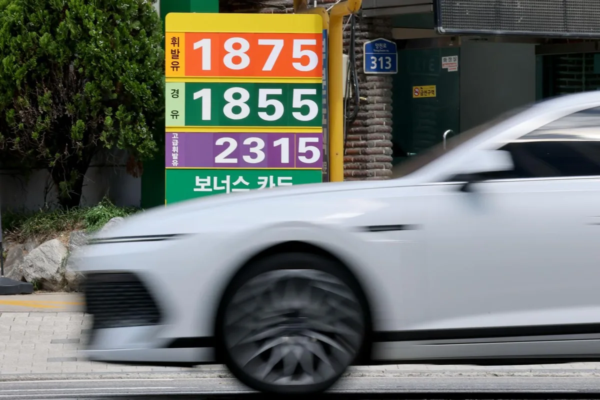 추석 연휴 고속도로 주유소 기름값 L당 100원 내린다