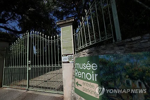 르누아르 그림 2점 도난 한달 만에 되찾아