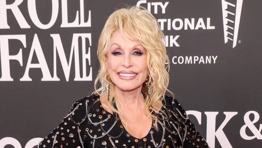 Dolly Parton: Dionne Warwick, Pedro Pascal, Carol Burnett & More Pay Tribute To “One Of One” Country Music Legend