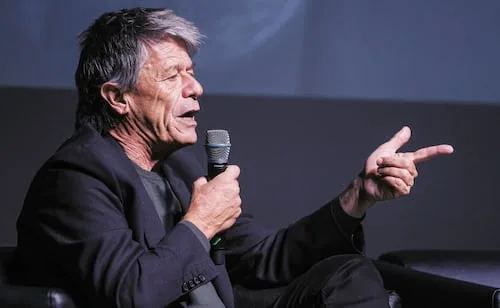 "Busco tener eco en la existencia de los demás": Emmanuel Carrère