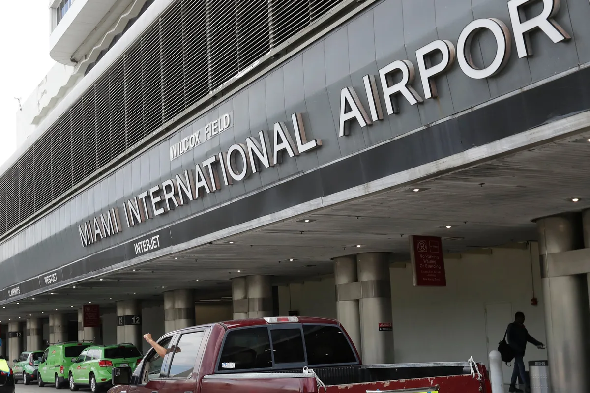 Los reportes de disparos activan un operativo y un cierre parcial en el Aeropuerto Internacional de Miami