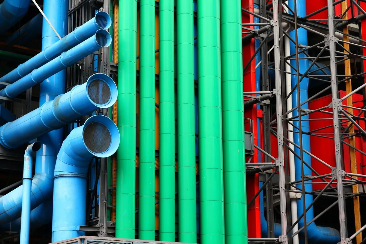 Centre Pompidou : une exposition raconte l’histoire haute en couleurs du bâtiment futuriste de Piano et Rogers