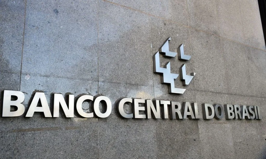 Banco Central corta taxa de juros pela quinta vez seguida e Selic cai para 13,75%