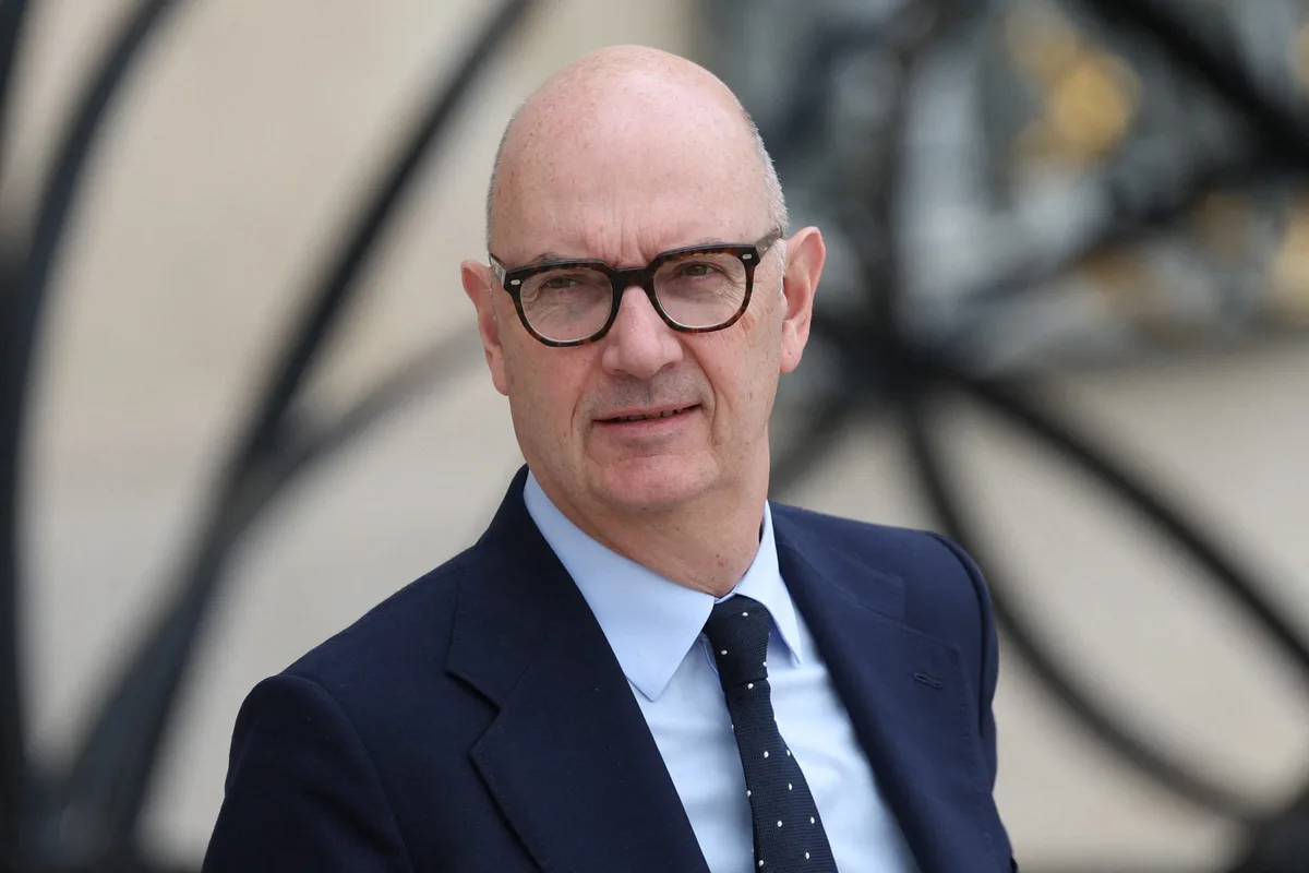 Retraites : le gel des pensions, le pari à haut risque de Roland Lescure