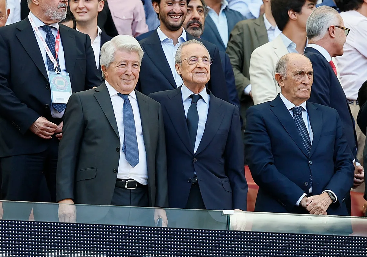 El enfado de Florentino por la presencia de Riquelme en el palco: «Si me lo encuentro, yo me voy del estadio»
