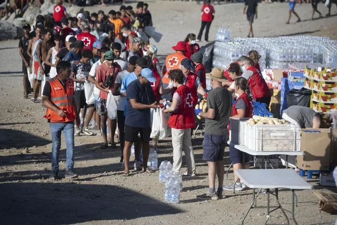 Sanidad convoca a la comunidades autónomas el lunes para enviar vacunas a Ceuta