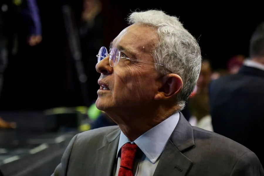 Fiscalía conservará expediente de Álvaro Uribe por las masacres de El Aro y La Granja: no será enviado a la Comisión de Acusaciones