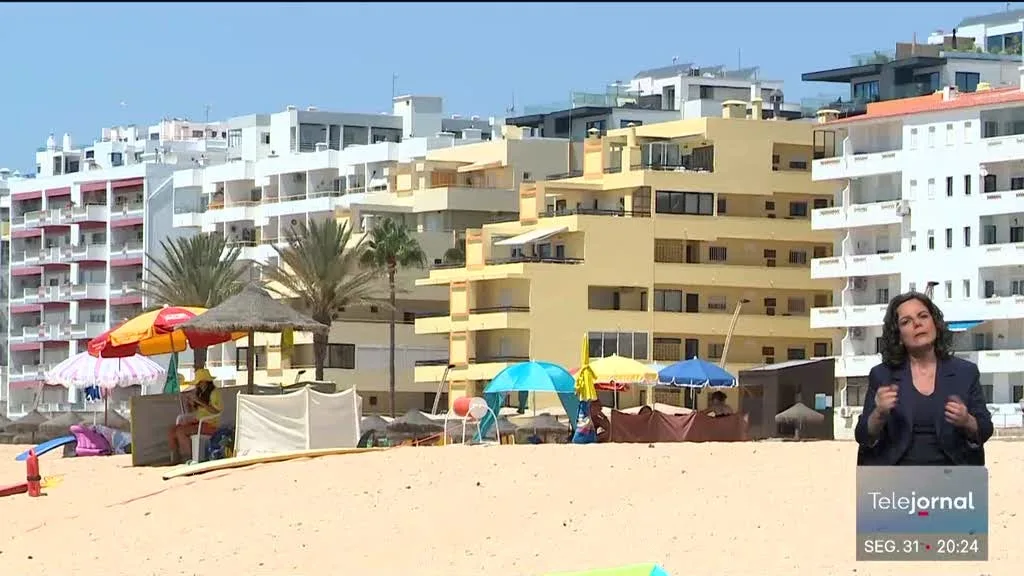 Turistas no Algarve em agosto foram na maioria portugueses