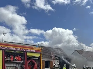 « Les habitants étaient choqués » : un pavillon prend feu en Sarthe, une personne légèrement blessée