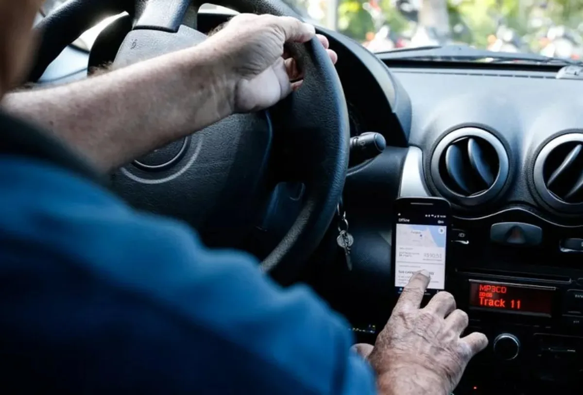 Justiça condena app a indenizar passageira que fraturou fêmur e clavícula em queda