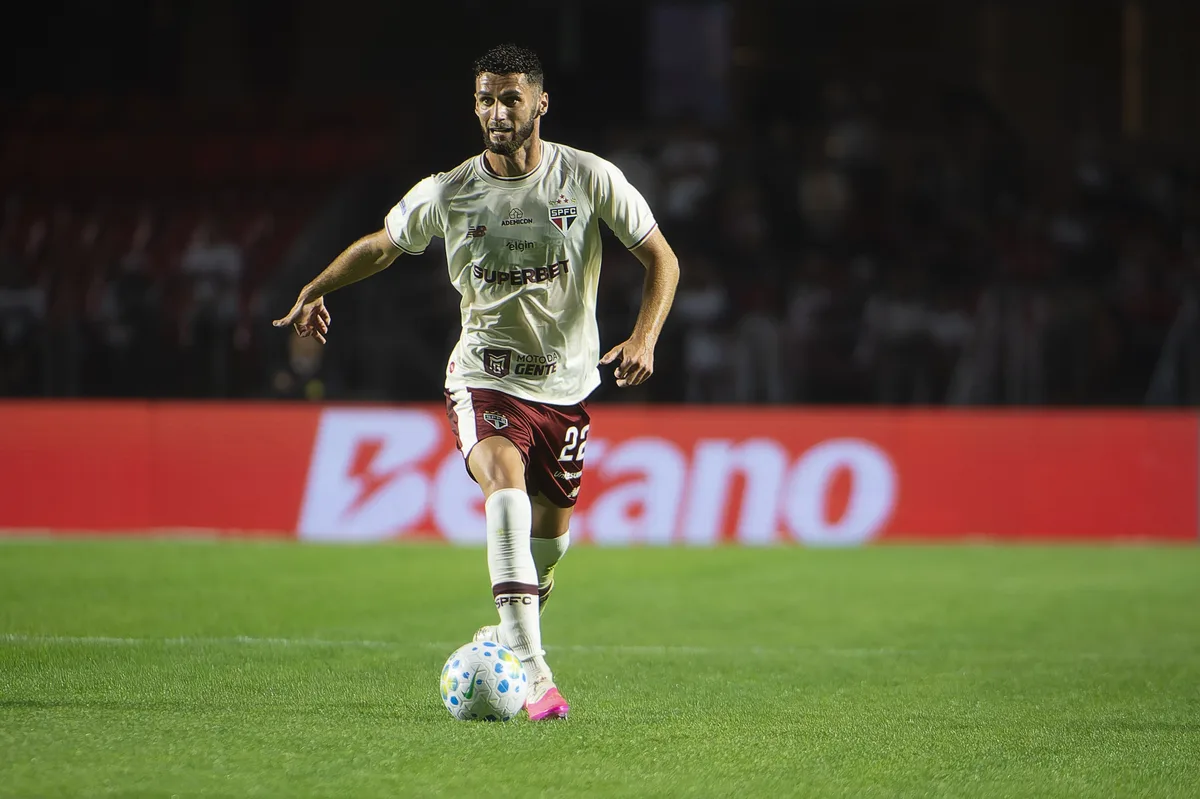 Domingos Duarte rompe ligamento do joelho e não joga mais pelo São Paulo em 2026